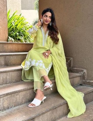 Light Green Lace Kurta Pants With Dupatta Set